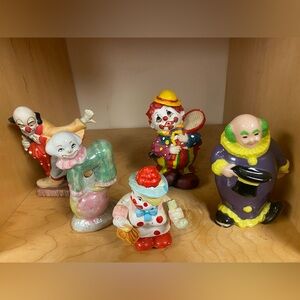 VINTAGE 5 CLOWN FIGURINES ONE IS INITIALED & ONE IS ITALIAN MONEY BANK